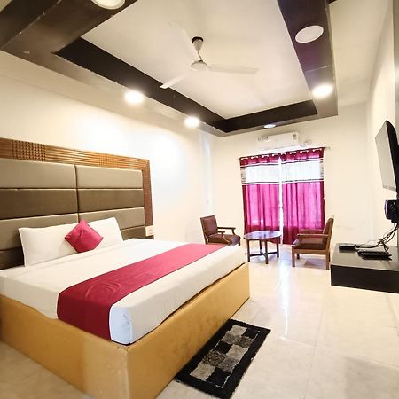 Hotel New Rajdarshan Madikeri Buitenkant foto