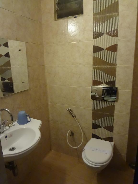 Hotel New Rajdarshan Madikeri Buitenkant foto