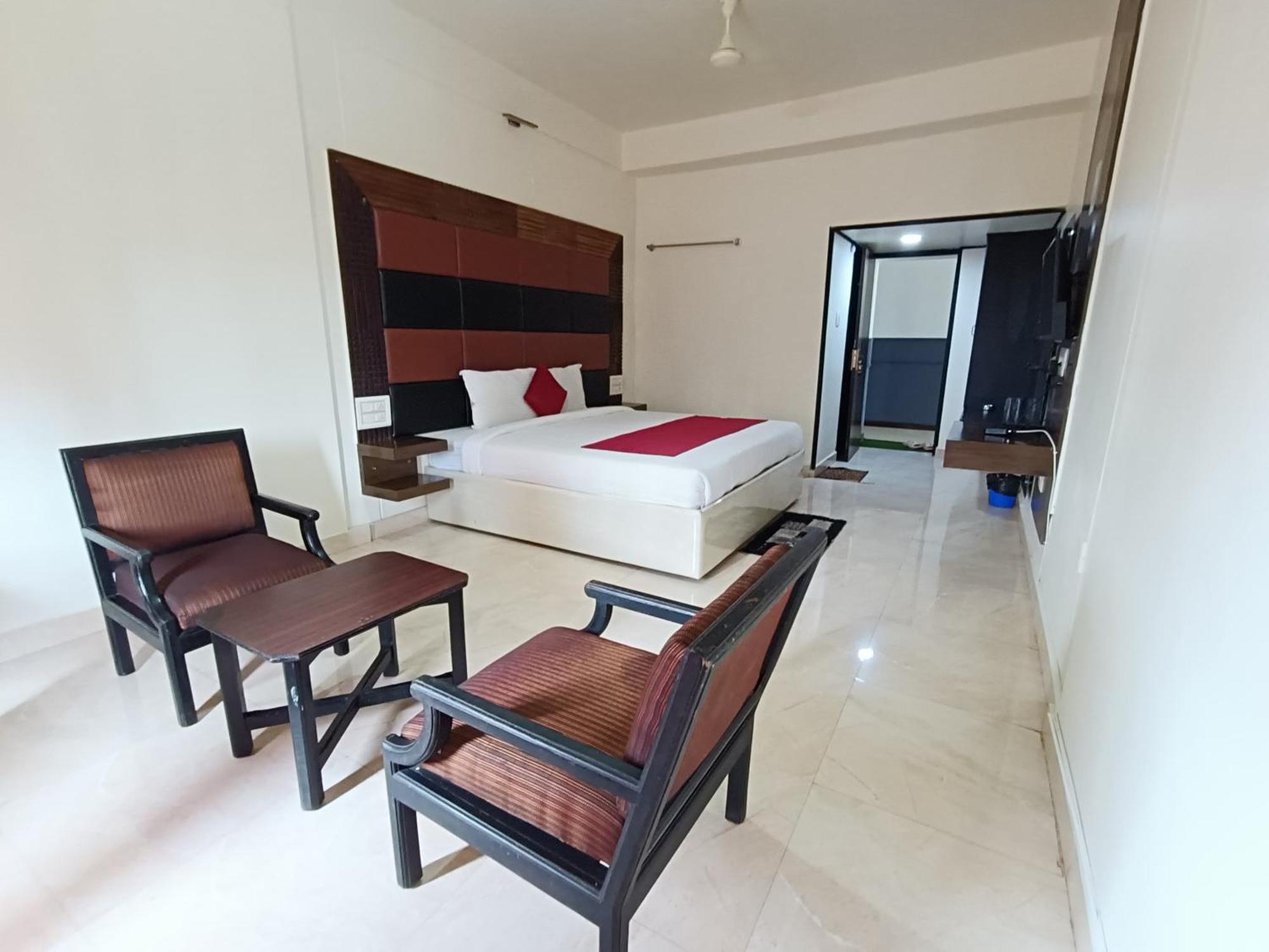 Hotel New Rajdarshan Madikeri Buitenkant foto