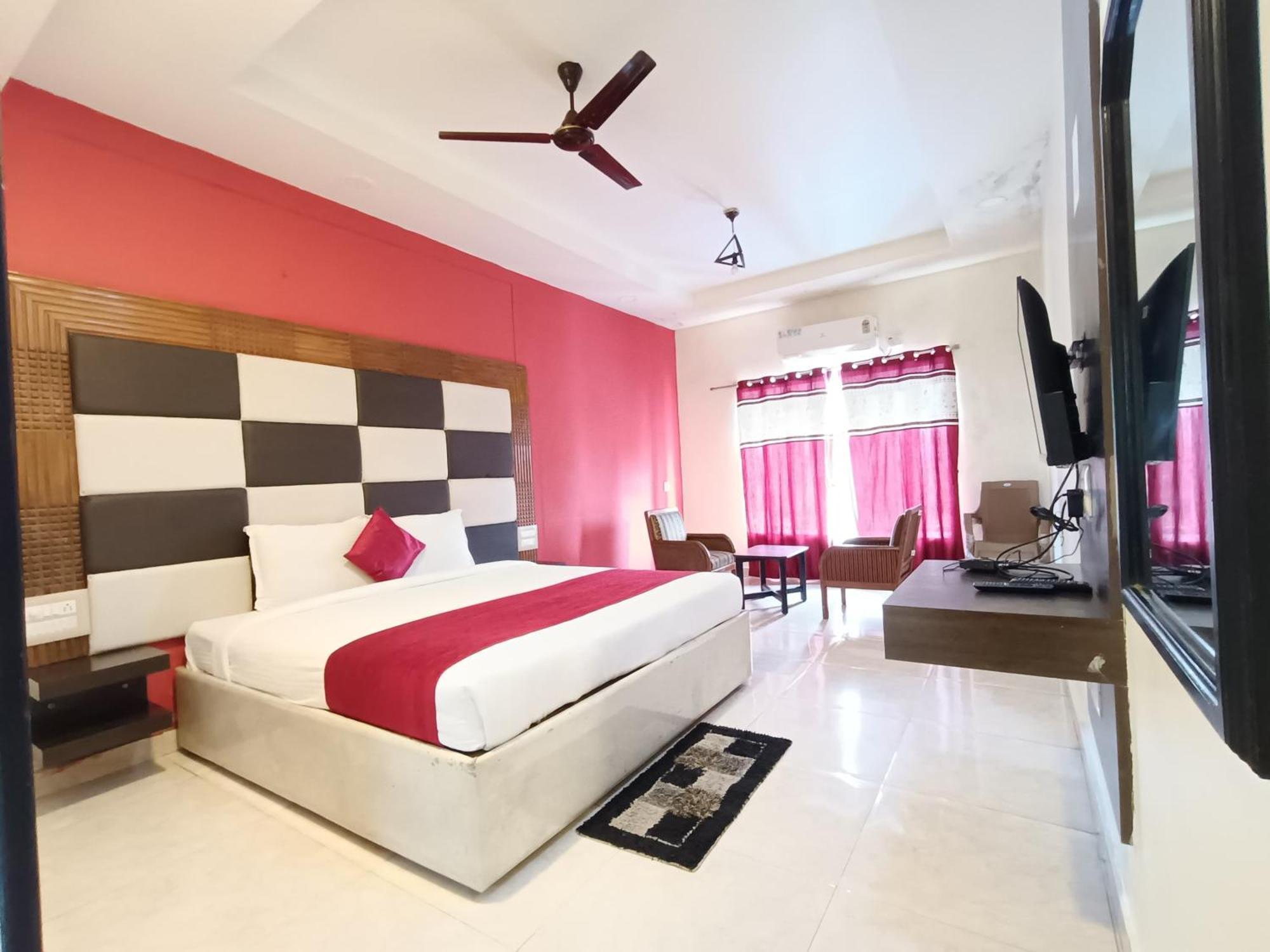 Hotel New Rajdarshan Madikeri Buitenkant foto