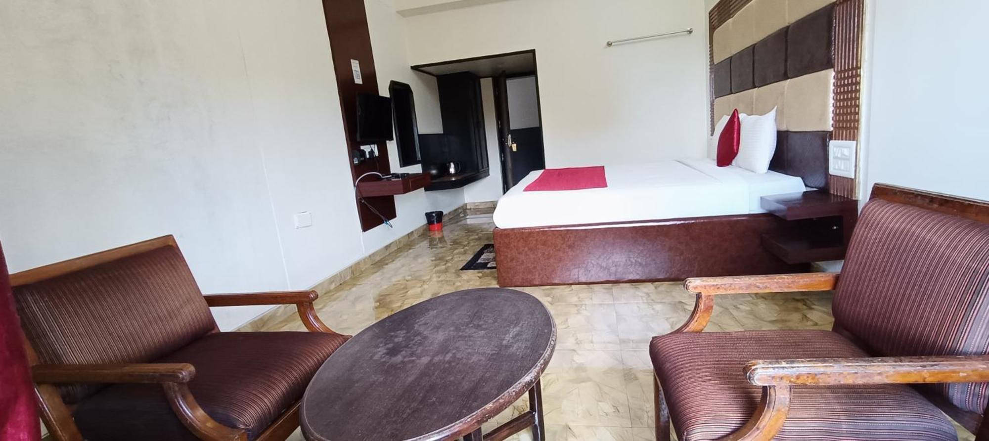 Hotel New Rajdarshan Madikeri Buitenkant foto
