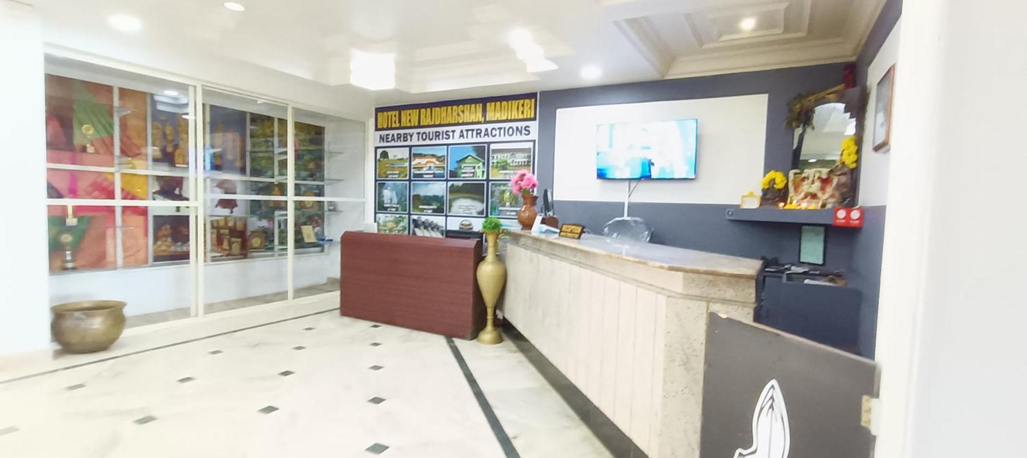 Hotel New Rajdarshan Madikeri Buitenkant foto