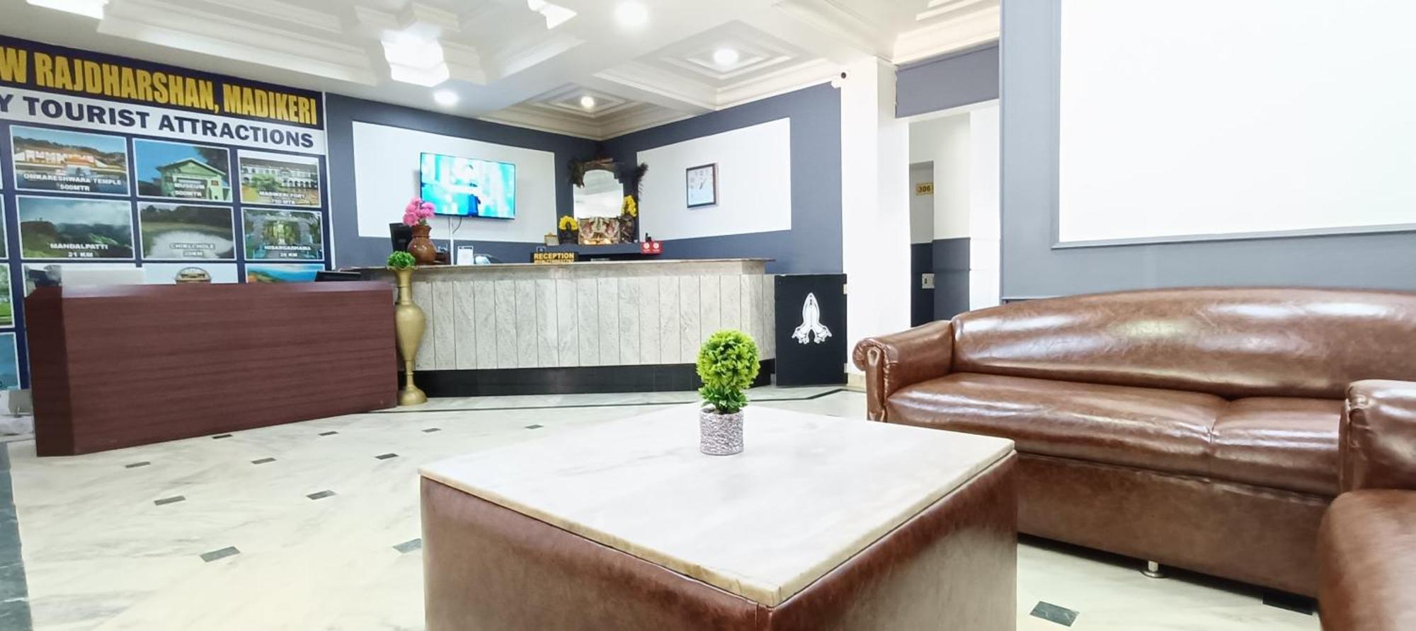 Hotel New Rajdarshan Madikeri Buitenkant foto