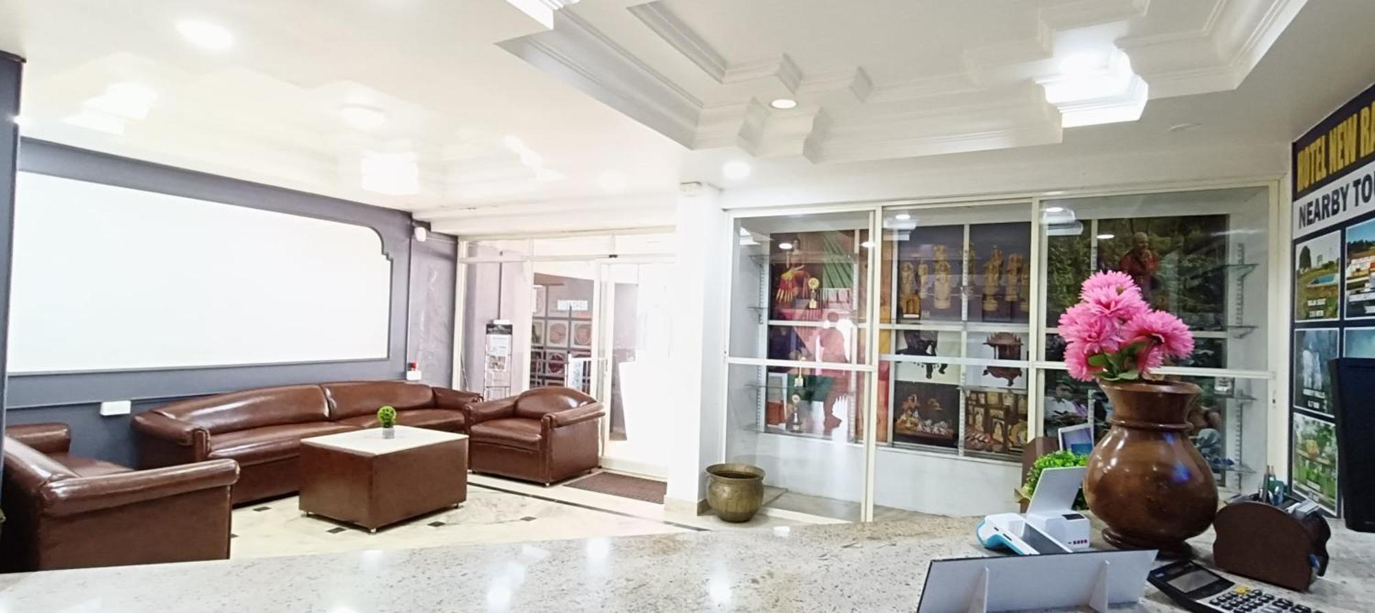 Hotel New Rajdarshan Madikeri Buitenkant foto