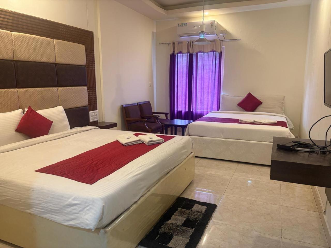 Hotel New Rajdarshan Madikeri Buitenkant foto