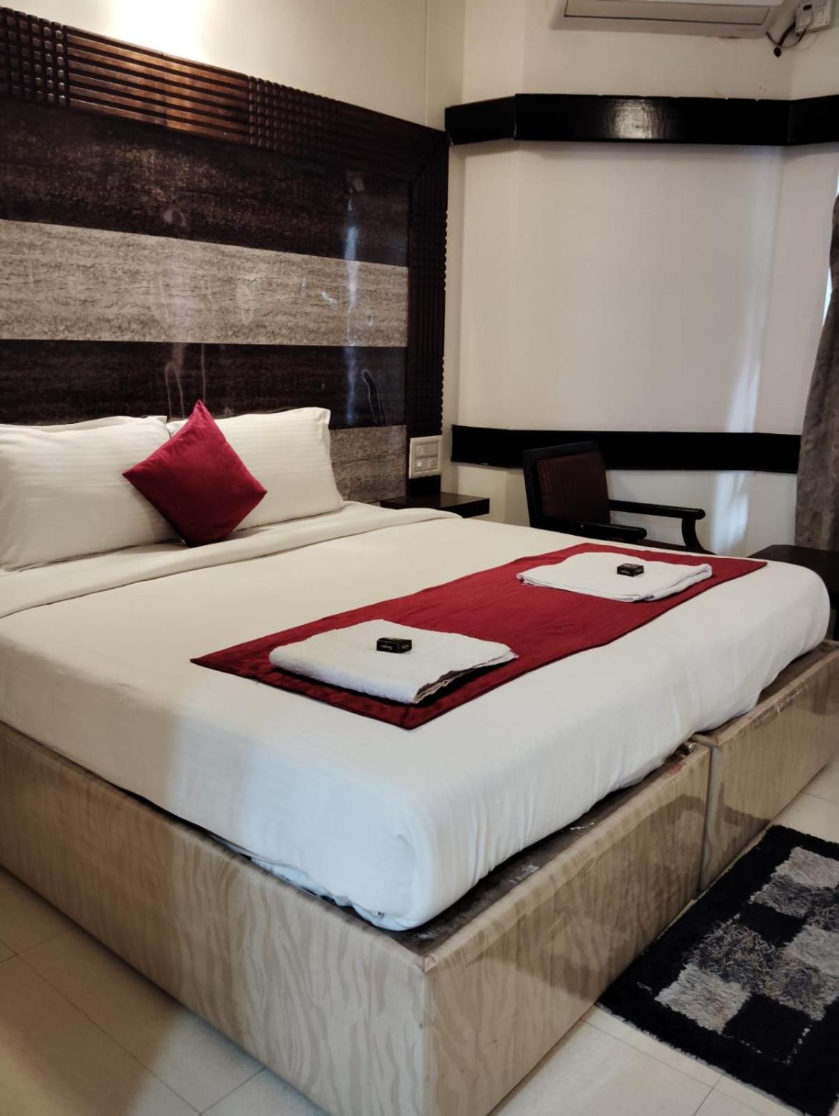 Hotel New Rajdarshan Madikeri Buitenkant foto
