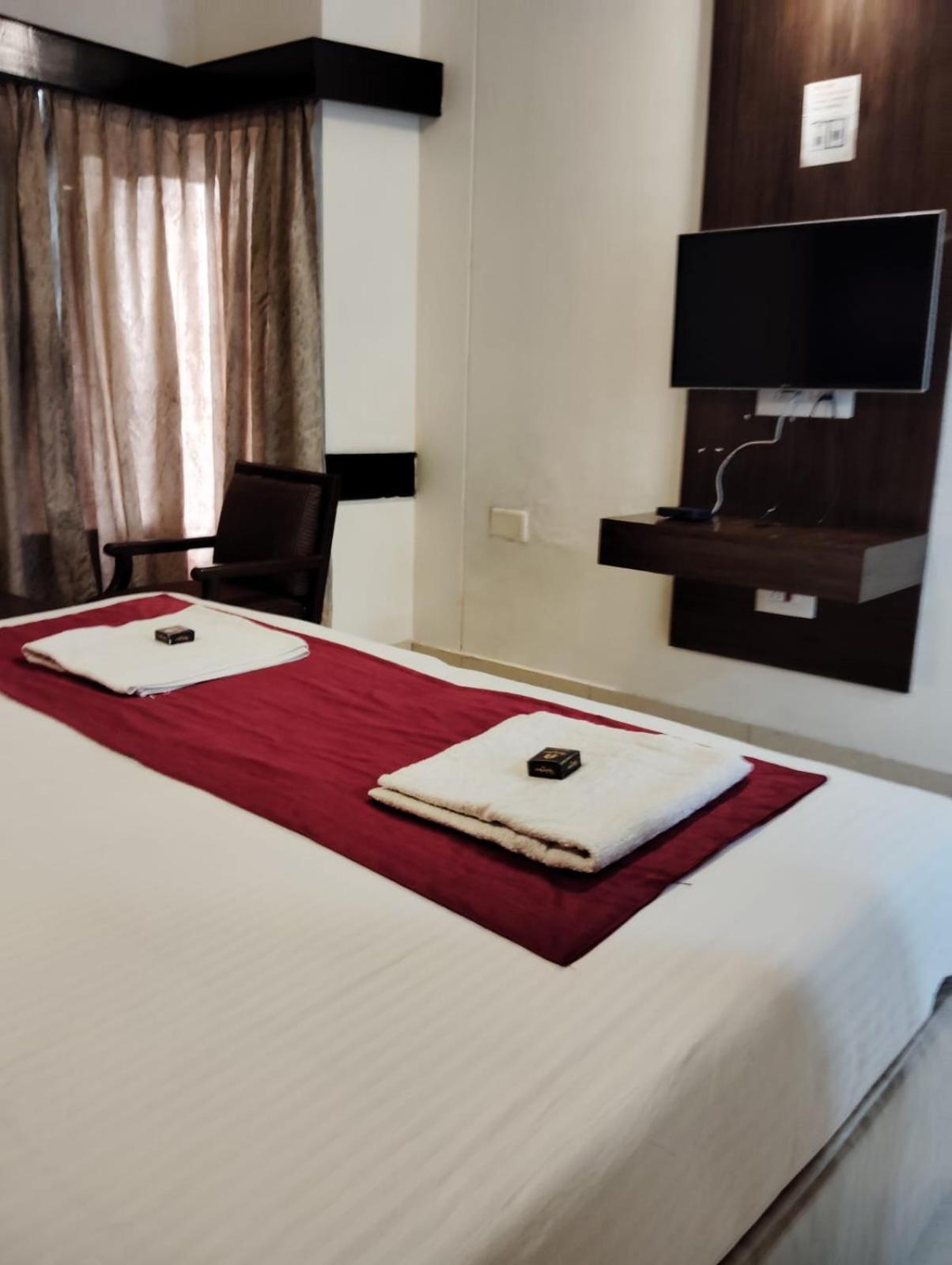 Hotel New Rajdarshan Madikeri Buitenkant foto