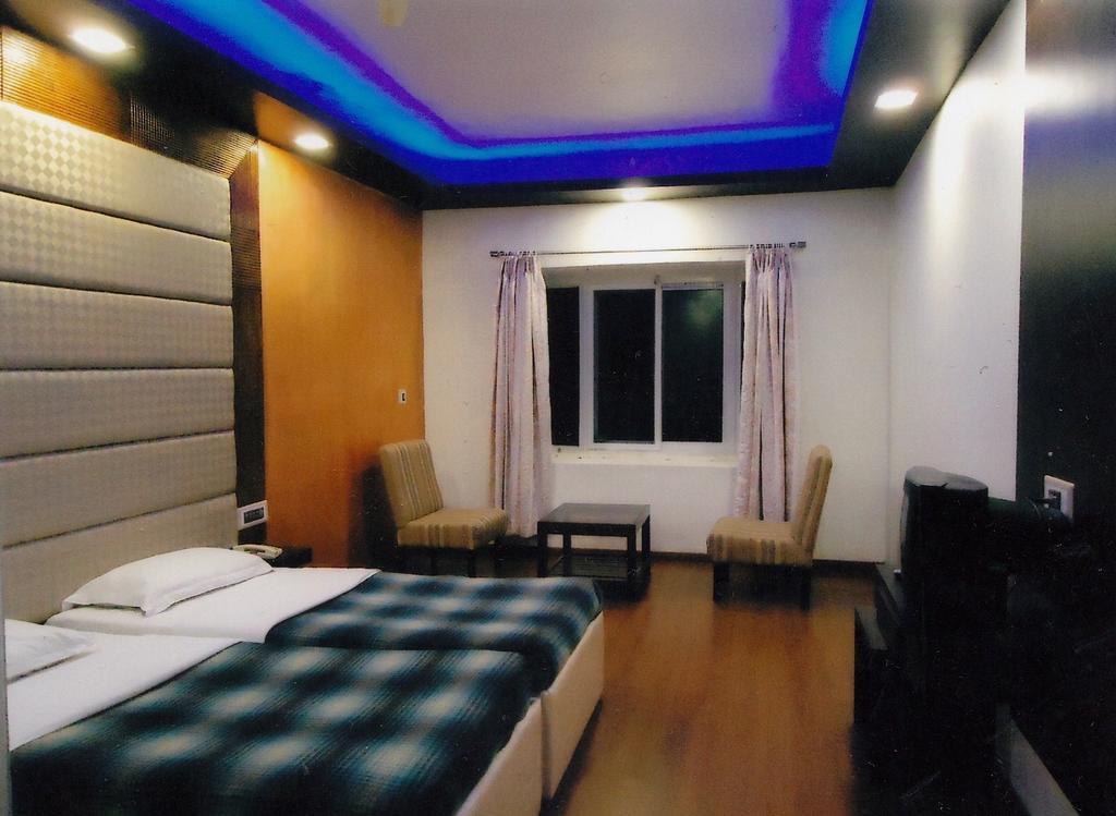 Hotel New Rajdarshan Madikeri Buitenkant foto