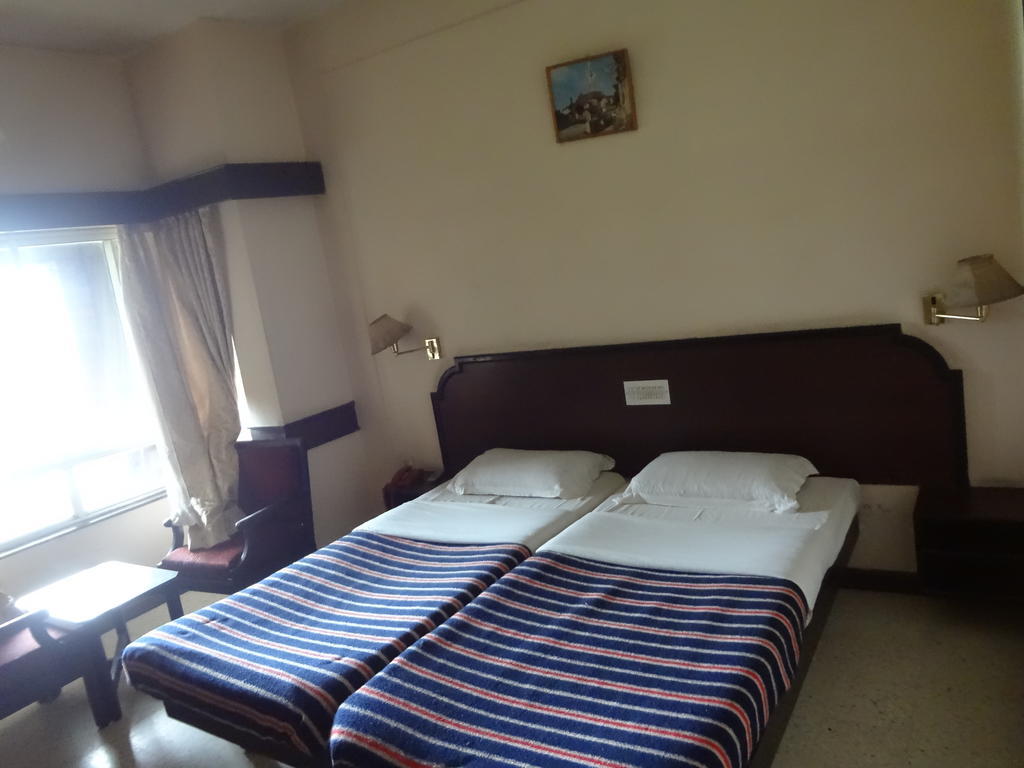 Hotel New Rajdarshan Madikeri Buitenkant foto