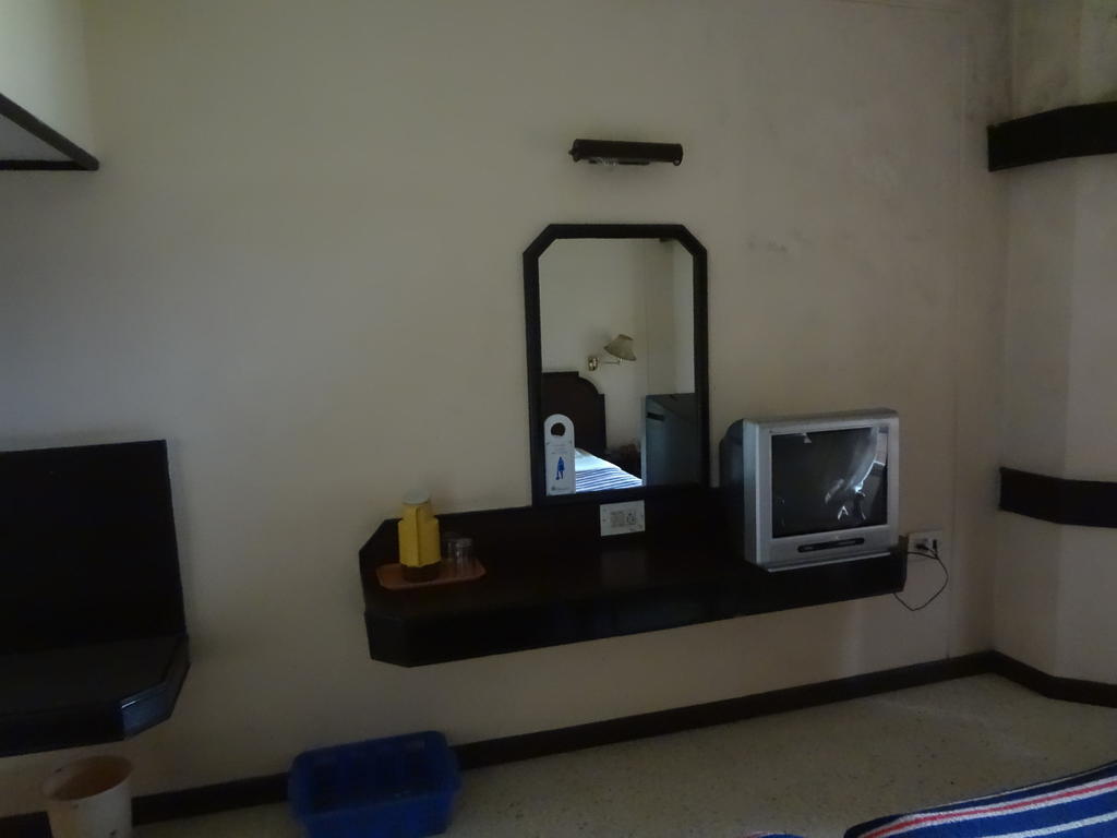 Hotel New Rajdarshan Madikeri Buitenkant foto