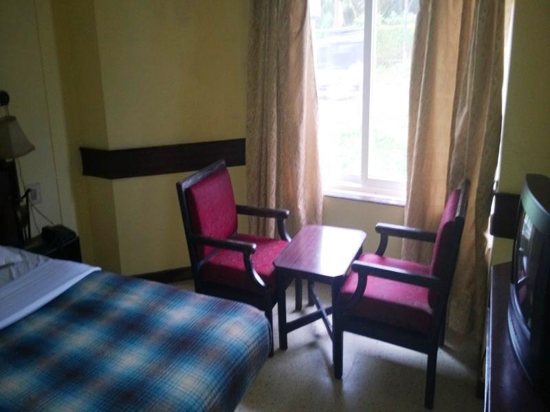 Hotel New Rajdarshan Madikeri Buitenkant foto