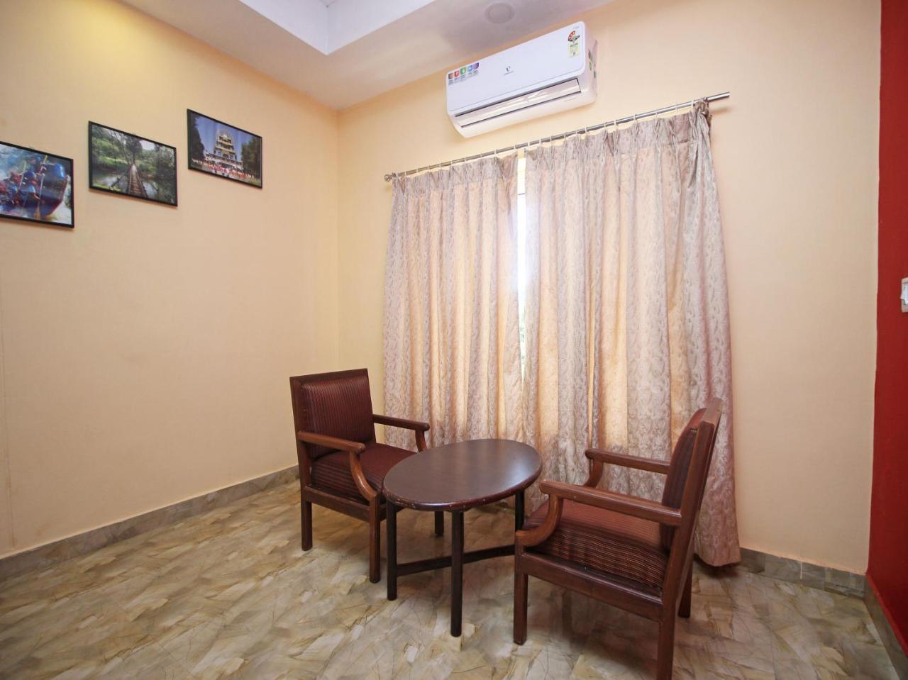 Hotel New Rajdarshan Madikeri Buitenkant foto