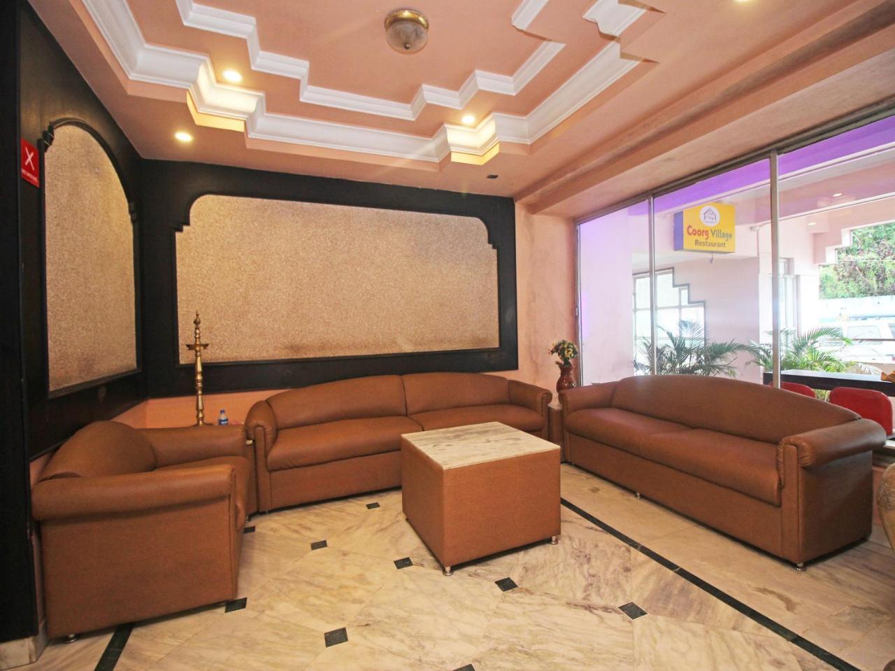 Hotel New Rajdarshan Madikeri Buitenkant foto