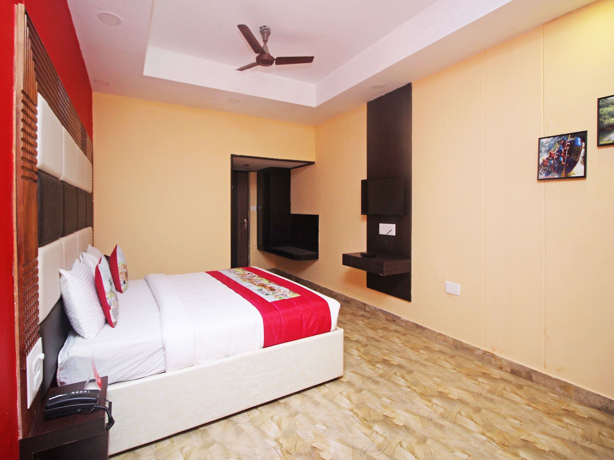 Hotel New Rajdarshan Madikeri Buitenkant foto